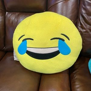 Smiling pillow emoji